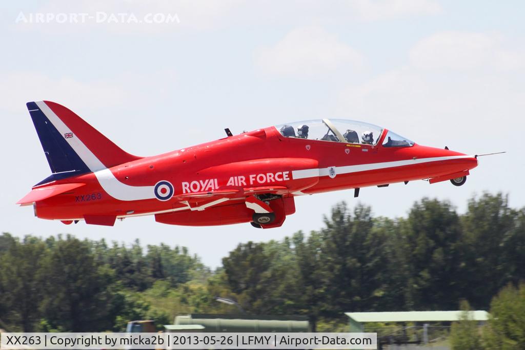 XX263, 1978 Hawker Siddeley Hawk T.1A C/N 099/312099, Take off