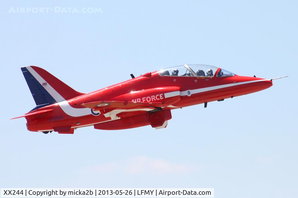 XX244, 1978 Hawker Siddeley Hawk T.1 C/N 080/312080, Take off