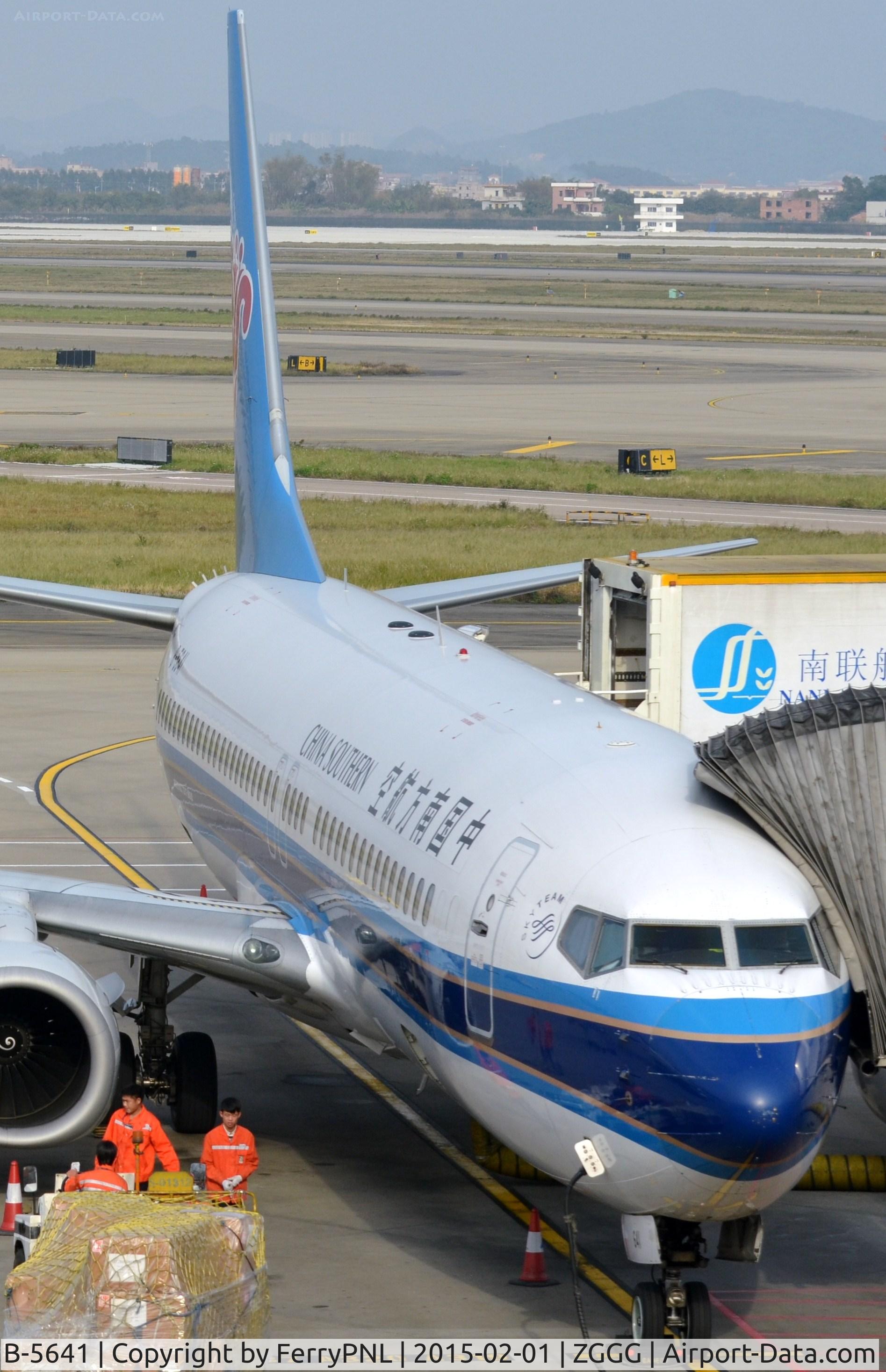 B-5641, 2011 Boeing 737-81B C/N 38916, CZ387 to Jakarta is being prepared for its departure.