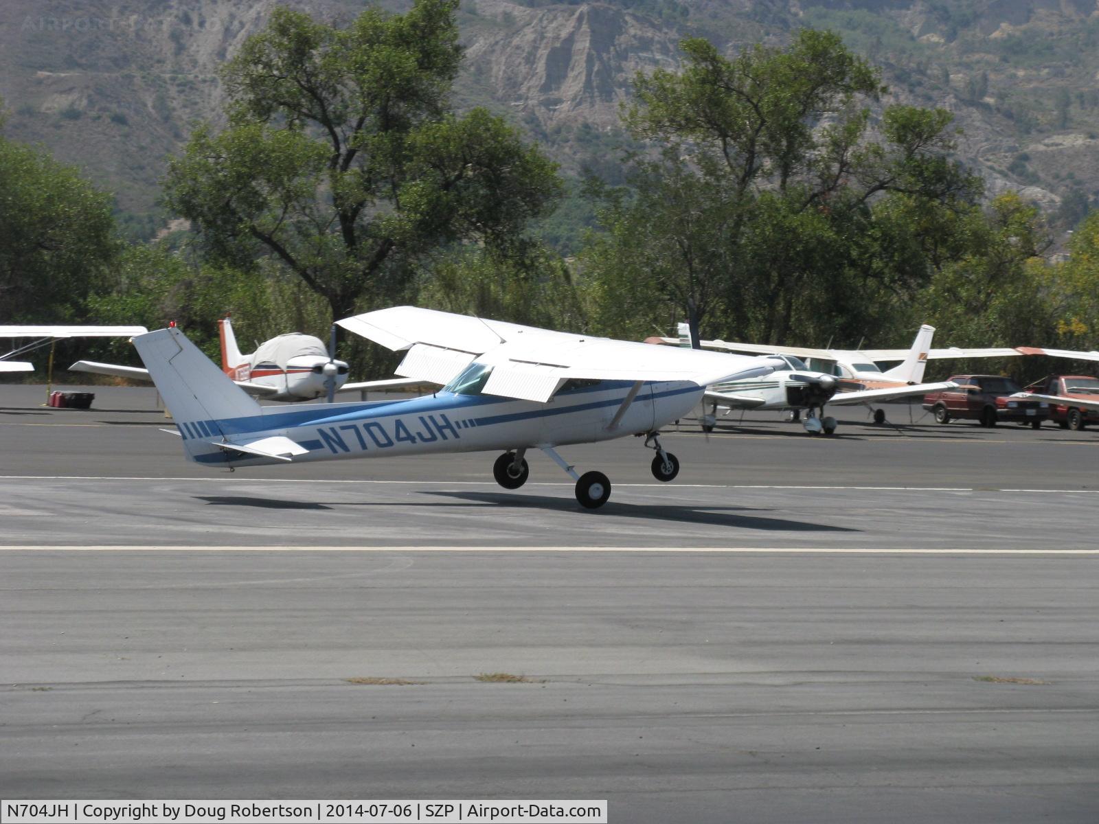 N704JH, 1976 Cessna 150M C/N 15078644, 1976 Cessna 150M, Continental O-200 100 Hp, flaps landing Rwy 22