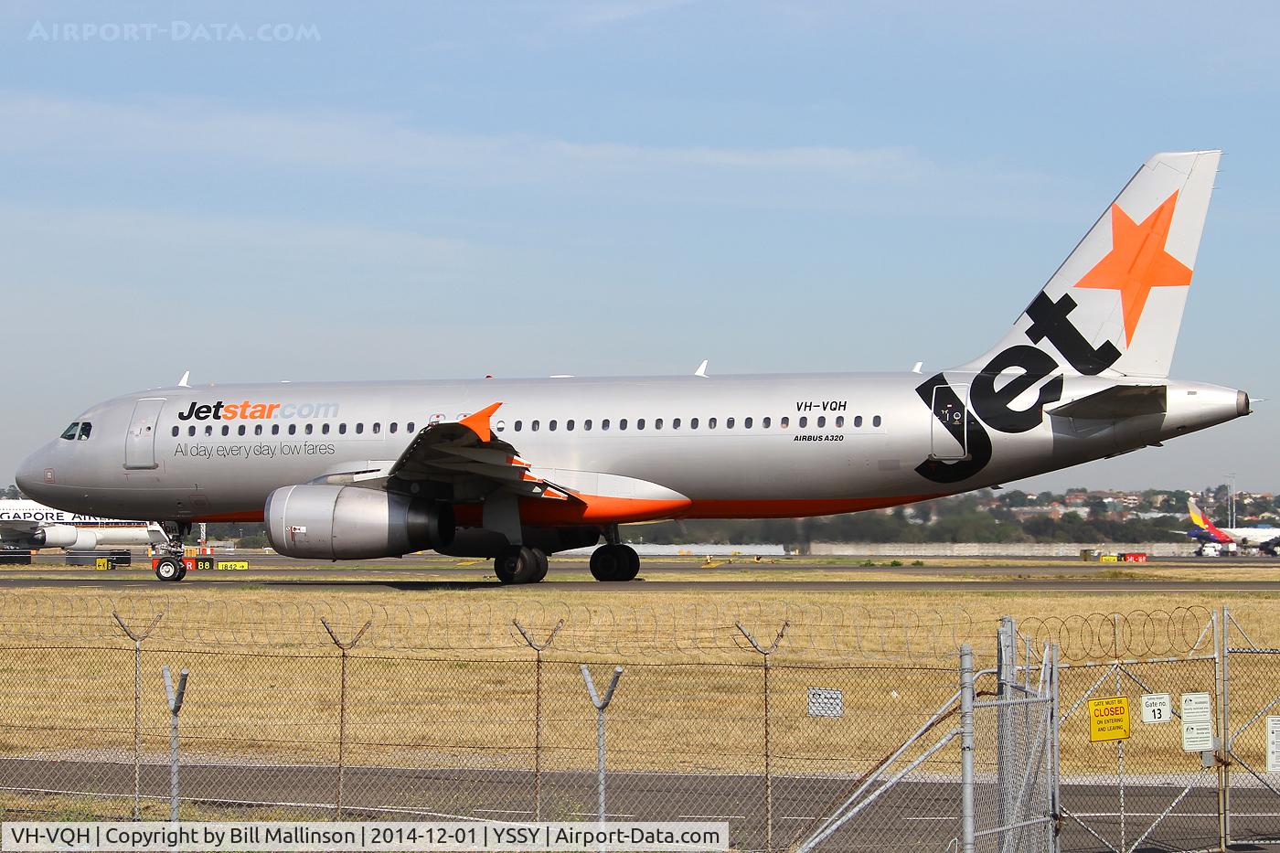 VH-VQH, 2006 Airbus A320-232 C/N 2766, taxiing to 34R