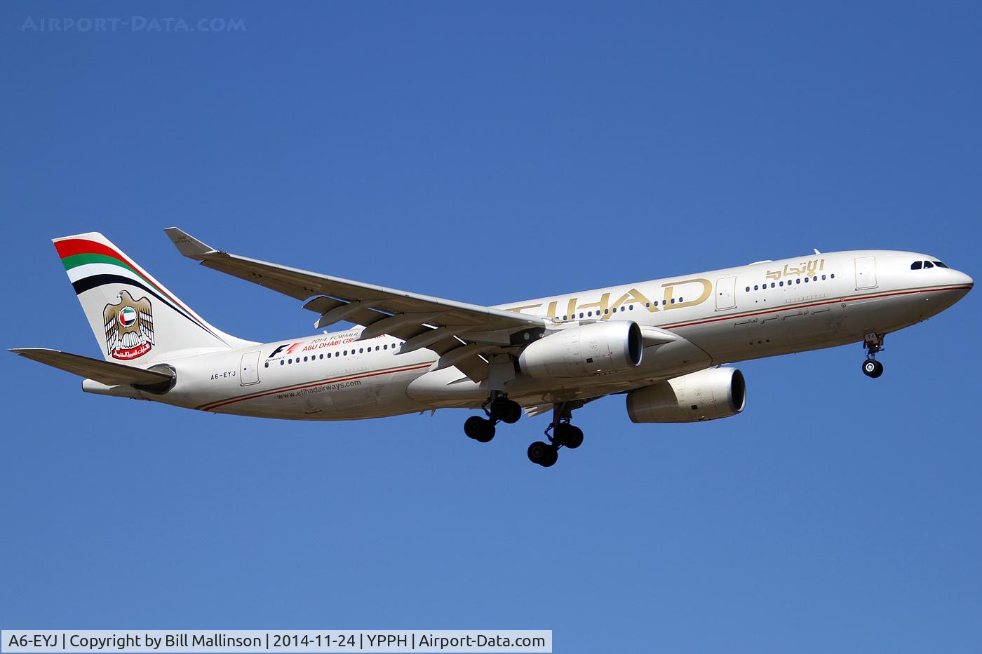 A6-EYJ, 2006 Airbus A330-243 C/N 737, finals to 21