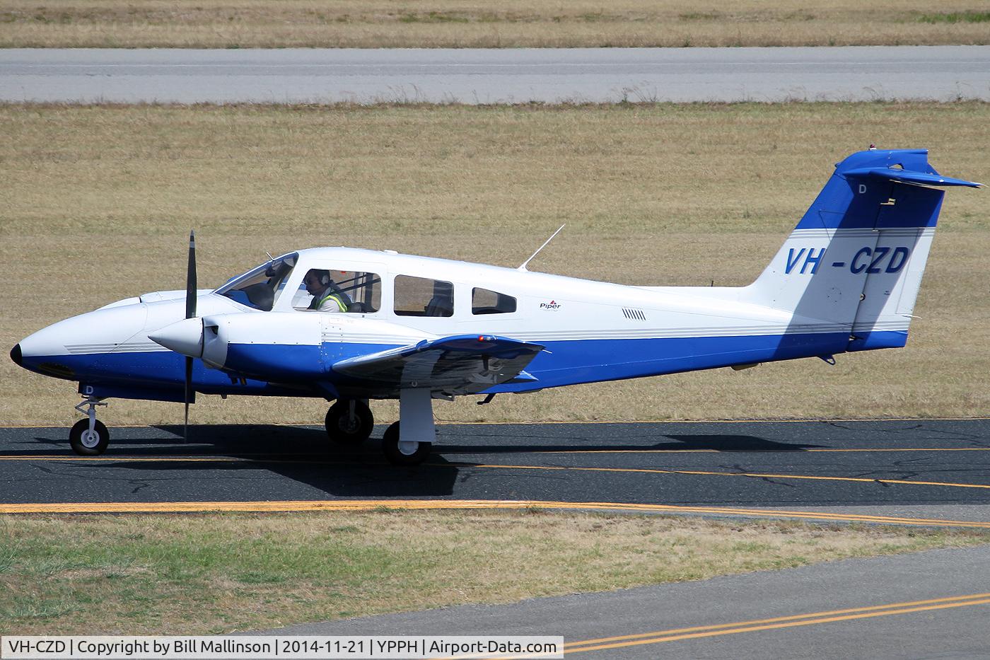 VH-CZD, 2004 Piper PA-44-180 Seminole Seminole C/N 4496189, taxiing to 24