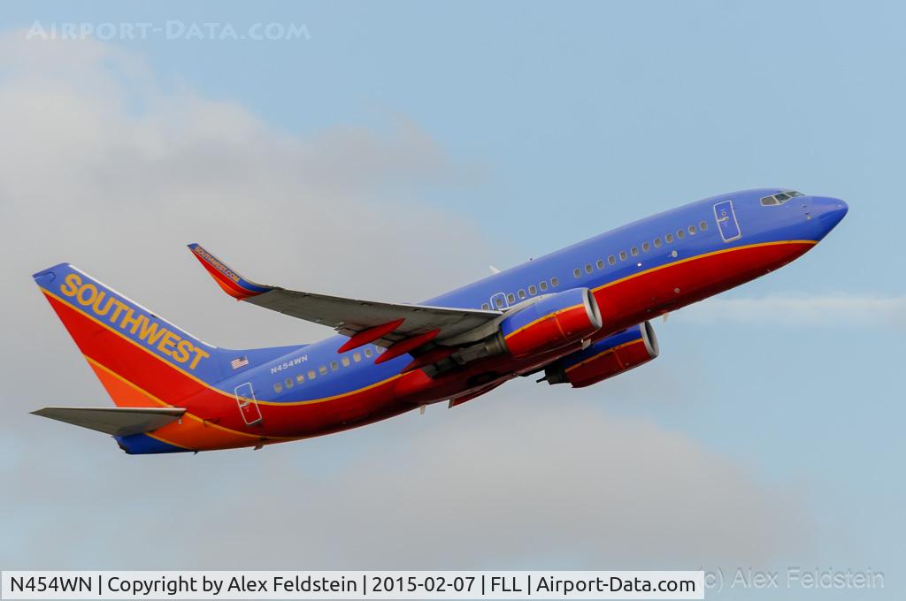 N454WN, 2004 Boeing 737-7H4 C/N 29851, Ft. Lauderdale