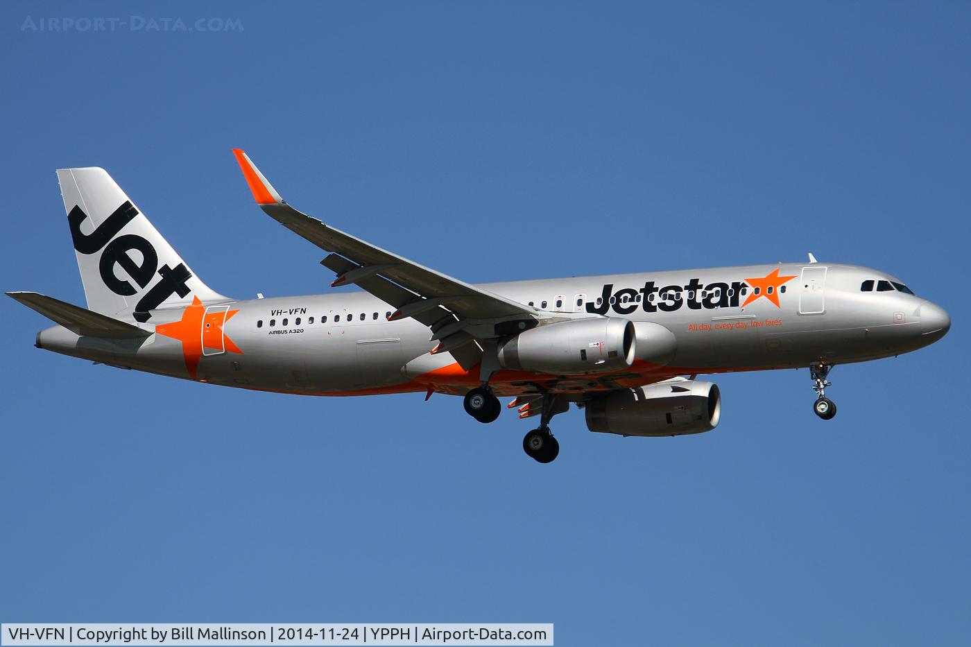 VH-VFN, 2013 Airbus A320-232 C/N 5566, finals to 21