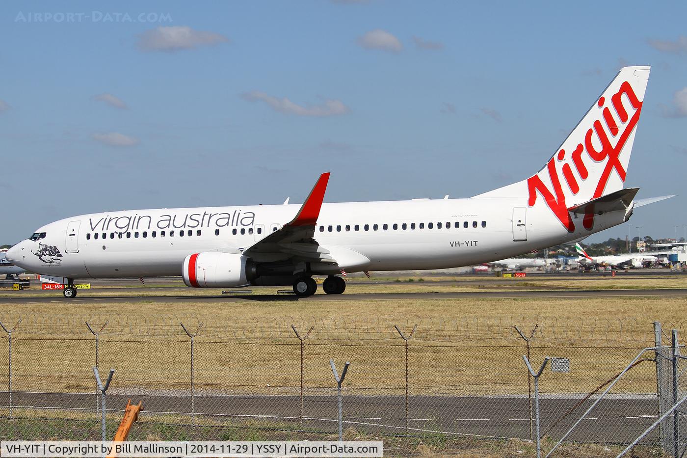 VH-YIT, 2012 Boeing 737-8FE C/N 38717, taxiing to 34R