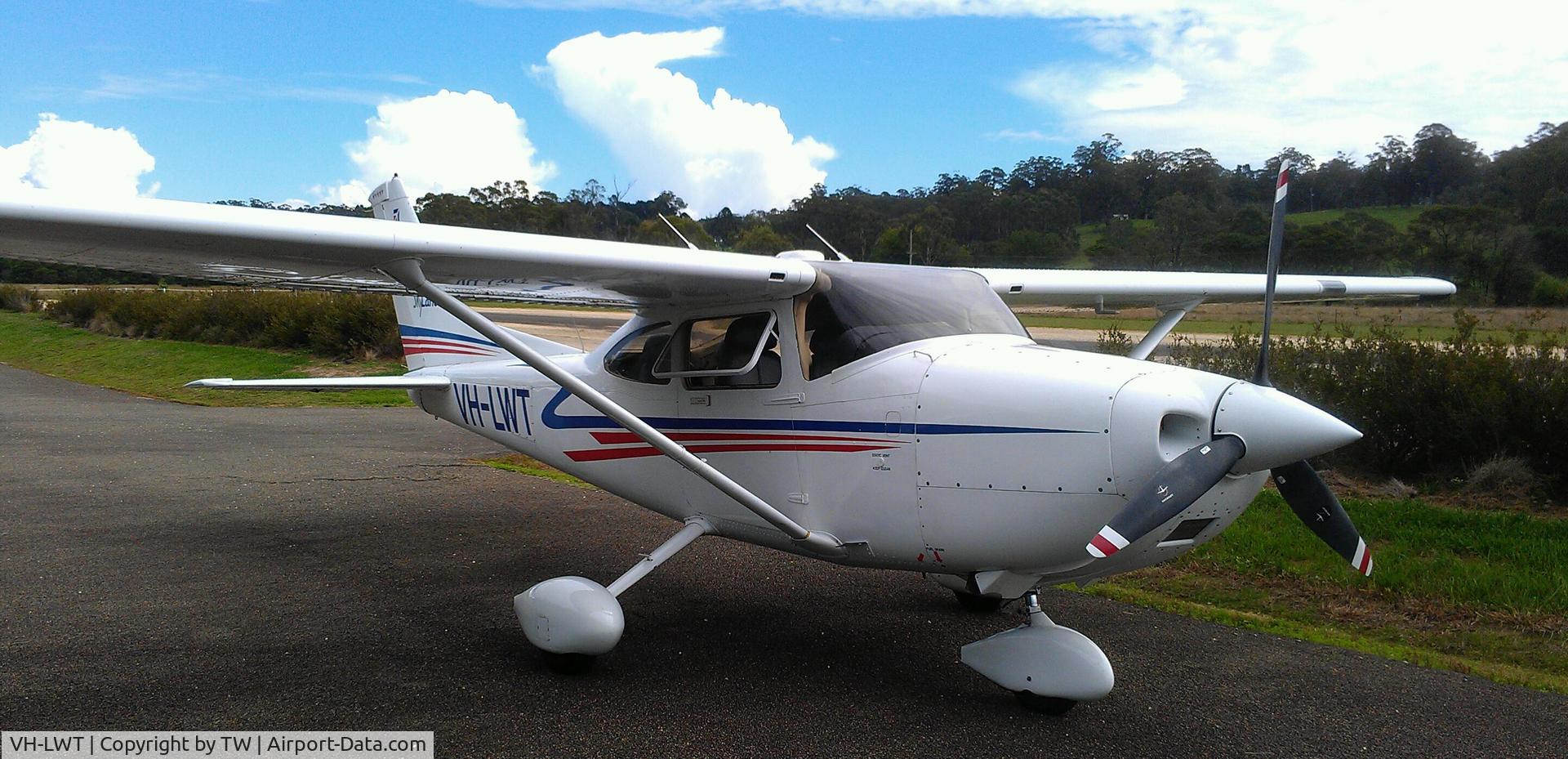 VH-LWT, 2001 Cessna 182T Skylane Skylane C/N 18281046, Skylane 