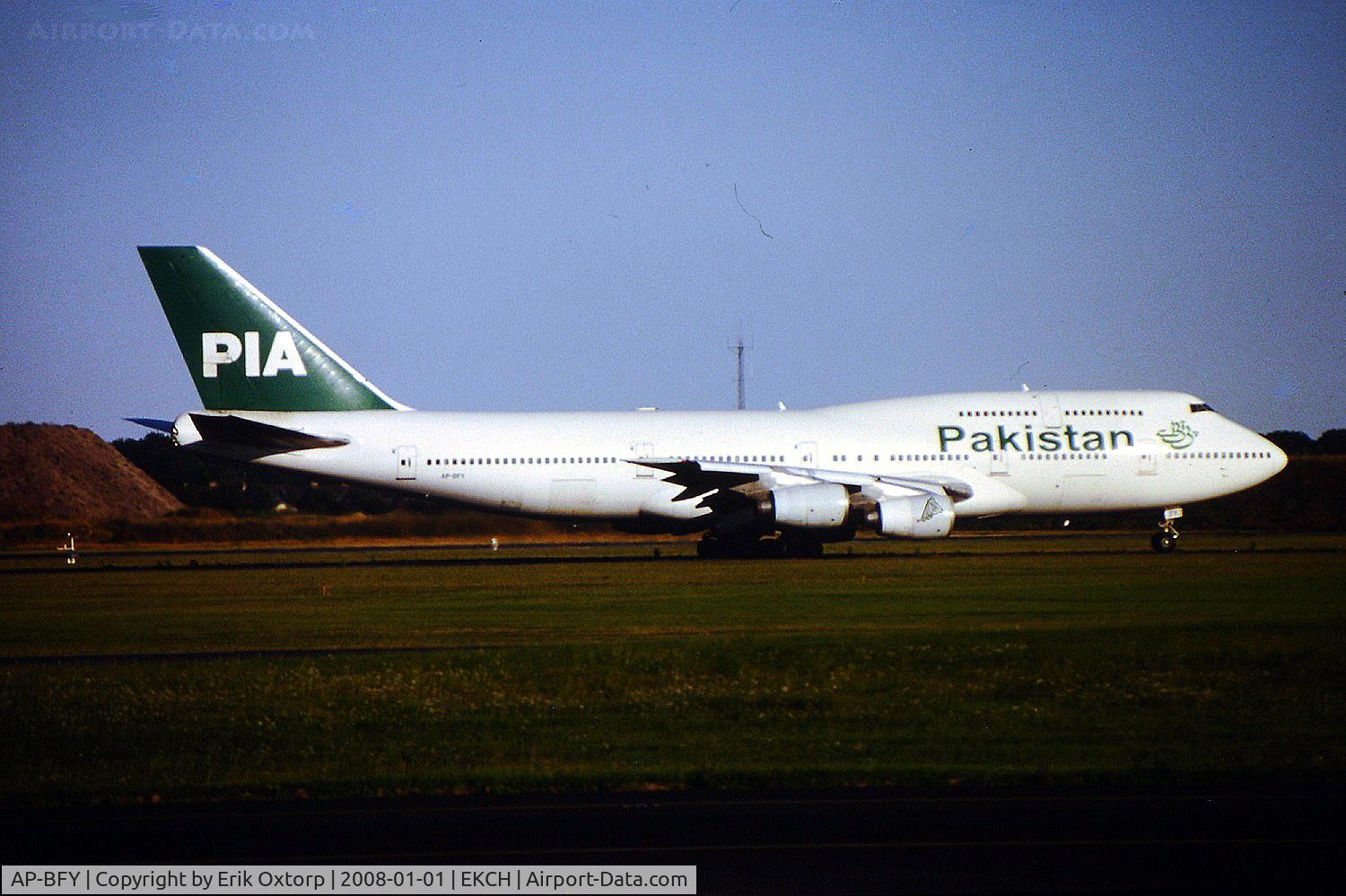AP-BFY, 1987 Boeing 747-367 C/N 23920, AP-BYF in CPH, AUG03