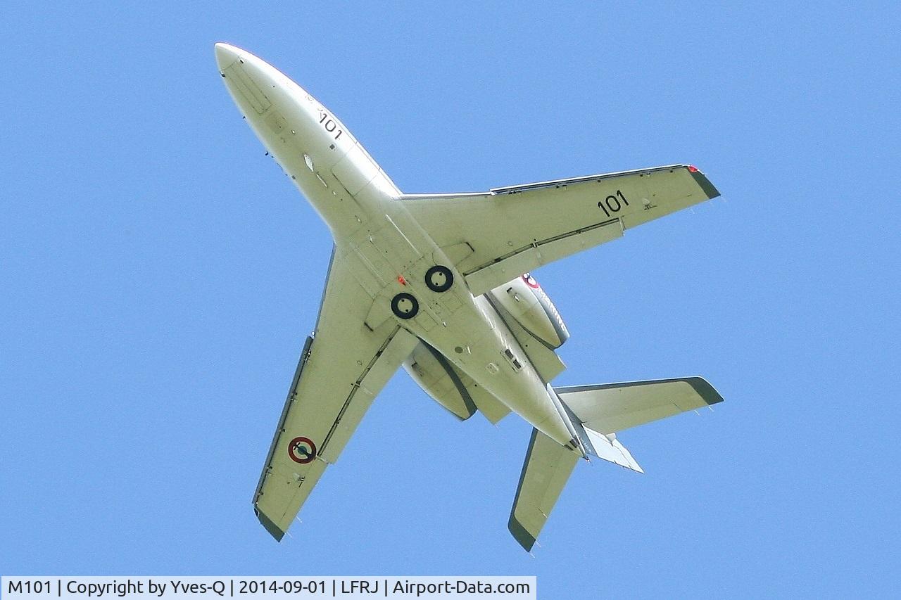 M101, 1977 Dassault Falcon 10MER C/N 101, French naval aviation Dassault Falcon 10 MER, Take off rwy 26, Landivisiau naval air base (LFRJ)