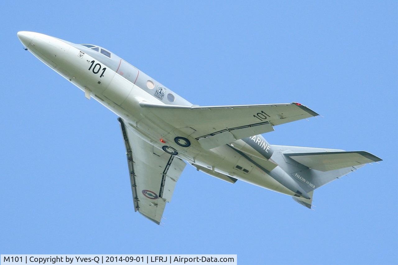 M101, 1977 Dassault Falcon 10MER C/N 101, French naval aviation Dassault Falcon 10 MER, Take off rwy 26, Landivisiau naval air base (LFRJ)