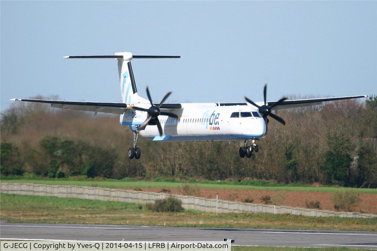 G-JECG, 2004 De Havilland Canada DHC-8-402Q Dash 8 C/N 4098, De Havilland Canada DHC-8-402Q Dash 8, On final rwy 07R, Brest-Bretagne airport (LFRB-BES)