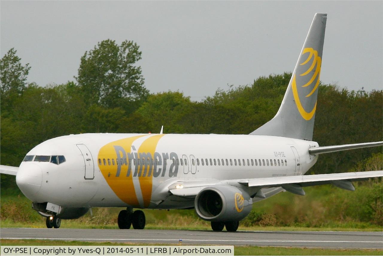 OY-PSE, 2000 Boeing 737-809 C/N 30664, Boeing 737-809, holding point Rwy 25L, Brest-Bretagne Airport (LFRB-BES)