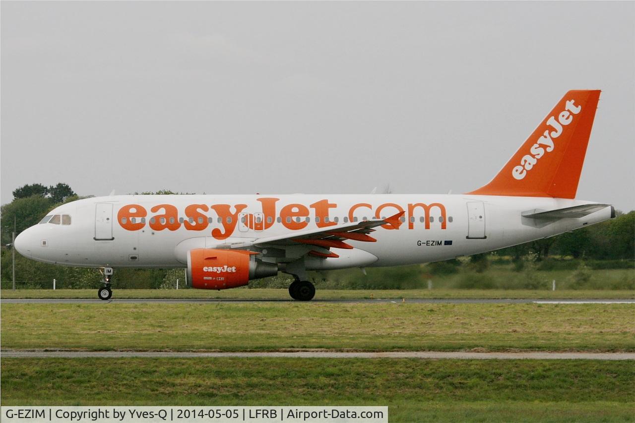 G-EZIM, 2005 Airbus A319-111 C/N 2495, Airbus A319-111, Take off rwy 25L, Brest-Bretagne Airport (LFRB-BES)