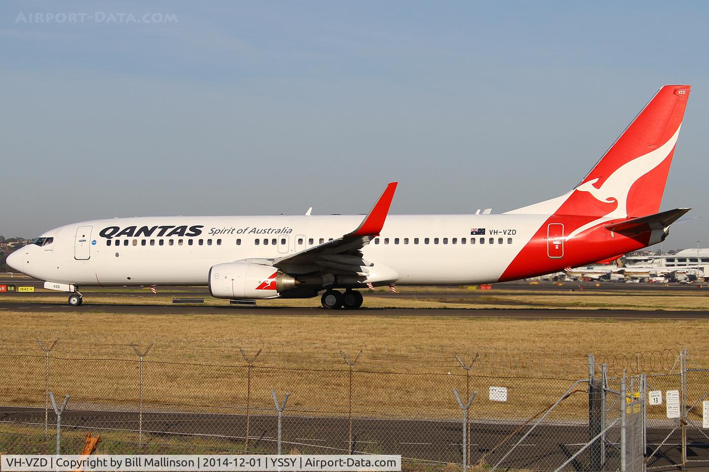 VH-VZD, 2008 Boeing 737-838 C/N 34198, taxiing for 34R