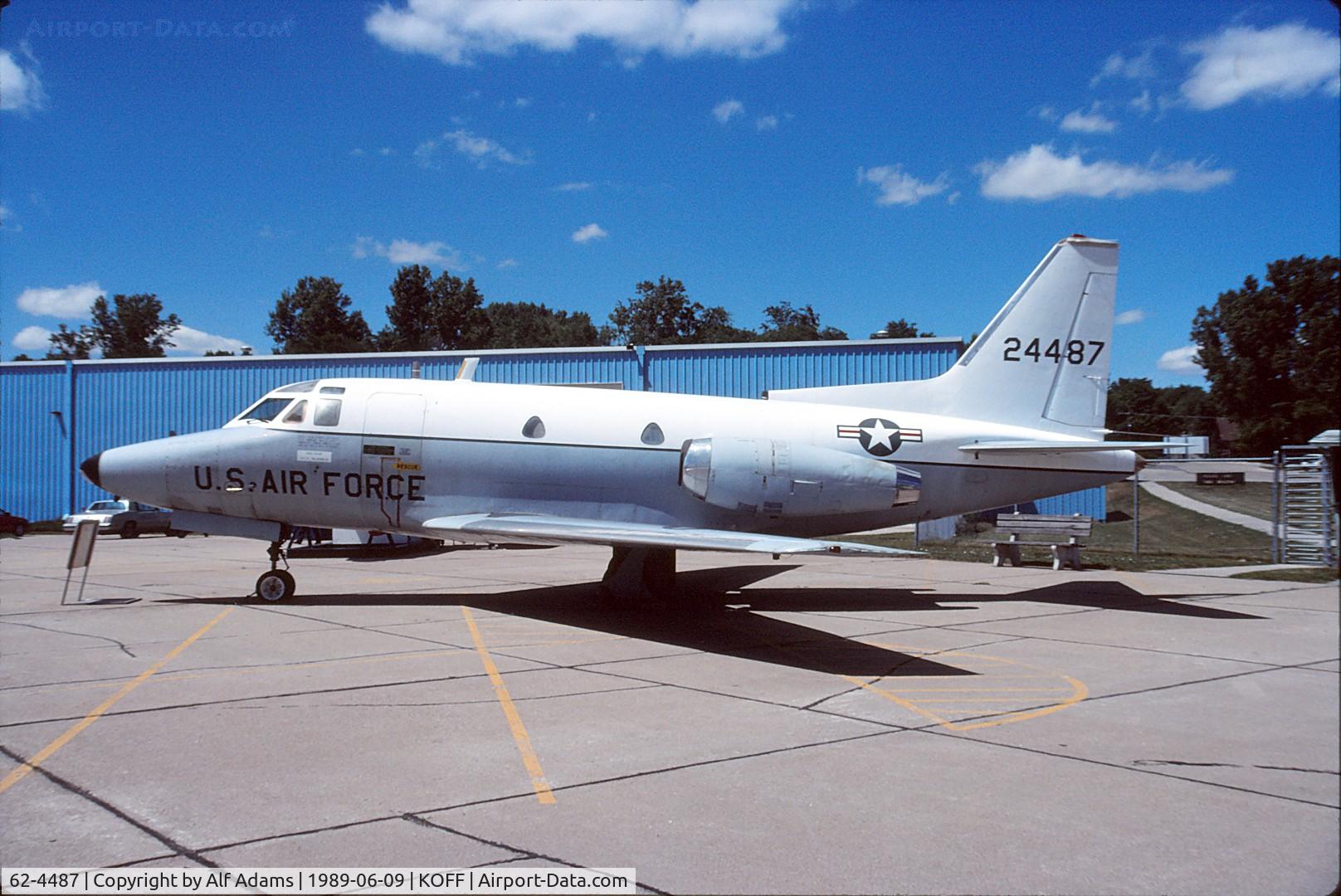 62-4487, 1962 North American CT-39A Sabreliner C/N 276-40, At the old Strategic Air Command Museum, Omaha, Nebraska in 1989.
