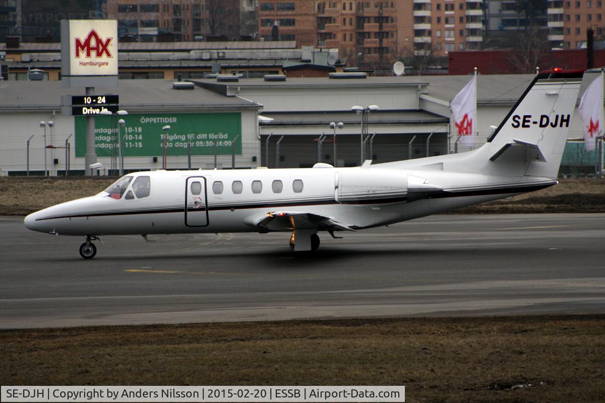 SE-DJH, 2002 Cessna 550 Citation Bravo C/N 550-1022, Lining up runway 30.