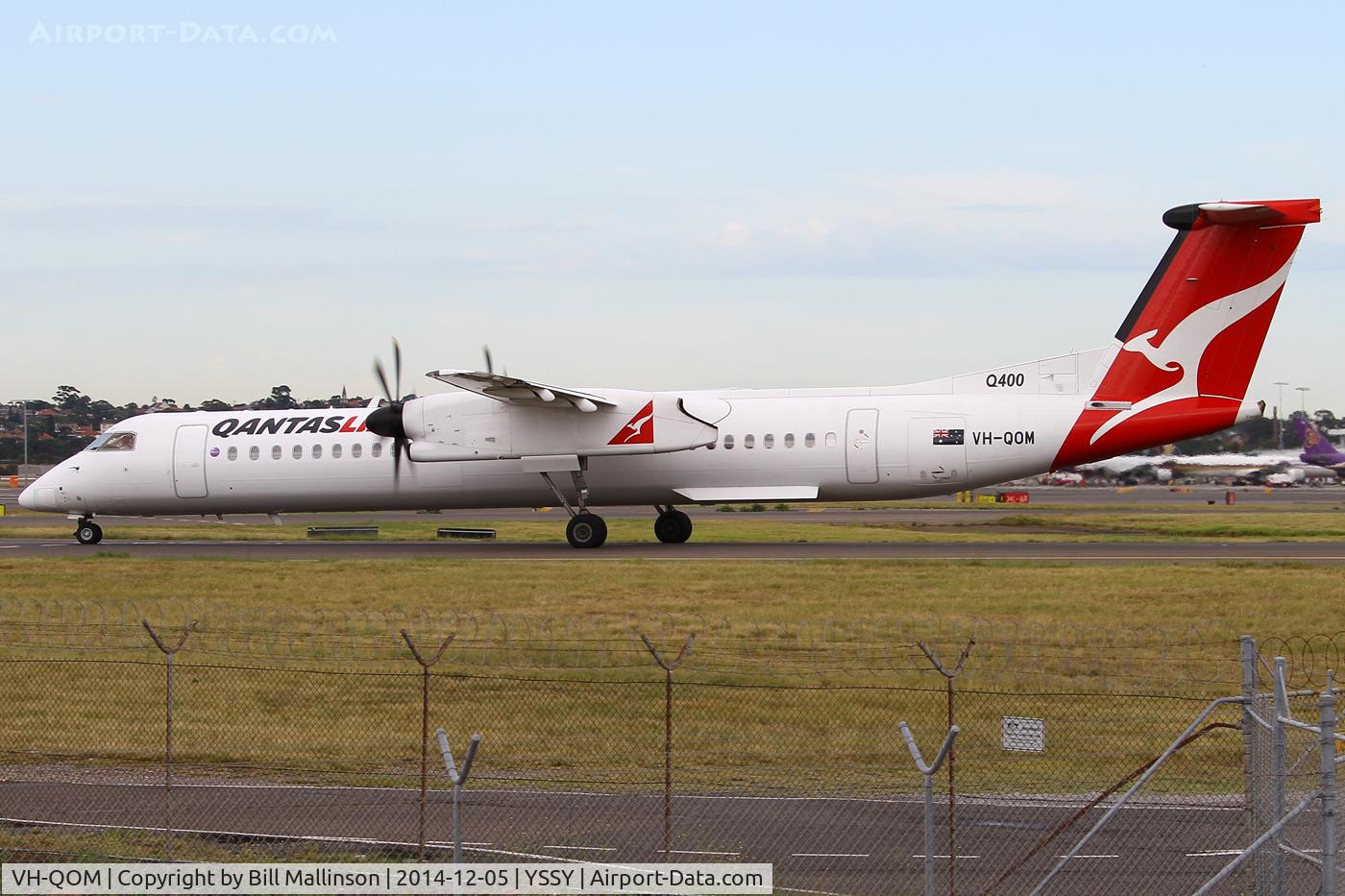 VH-QOM, 2008 De Havilland Canada DHC-8-402Q Dash 8 C/N 4217, taxiing to 34R