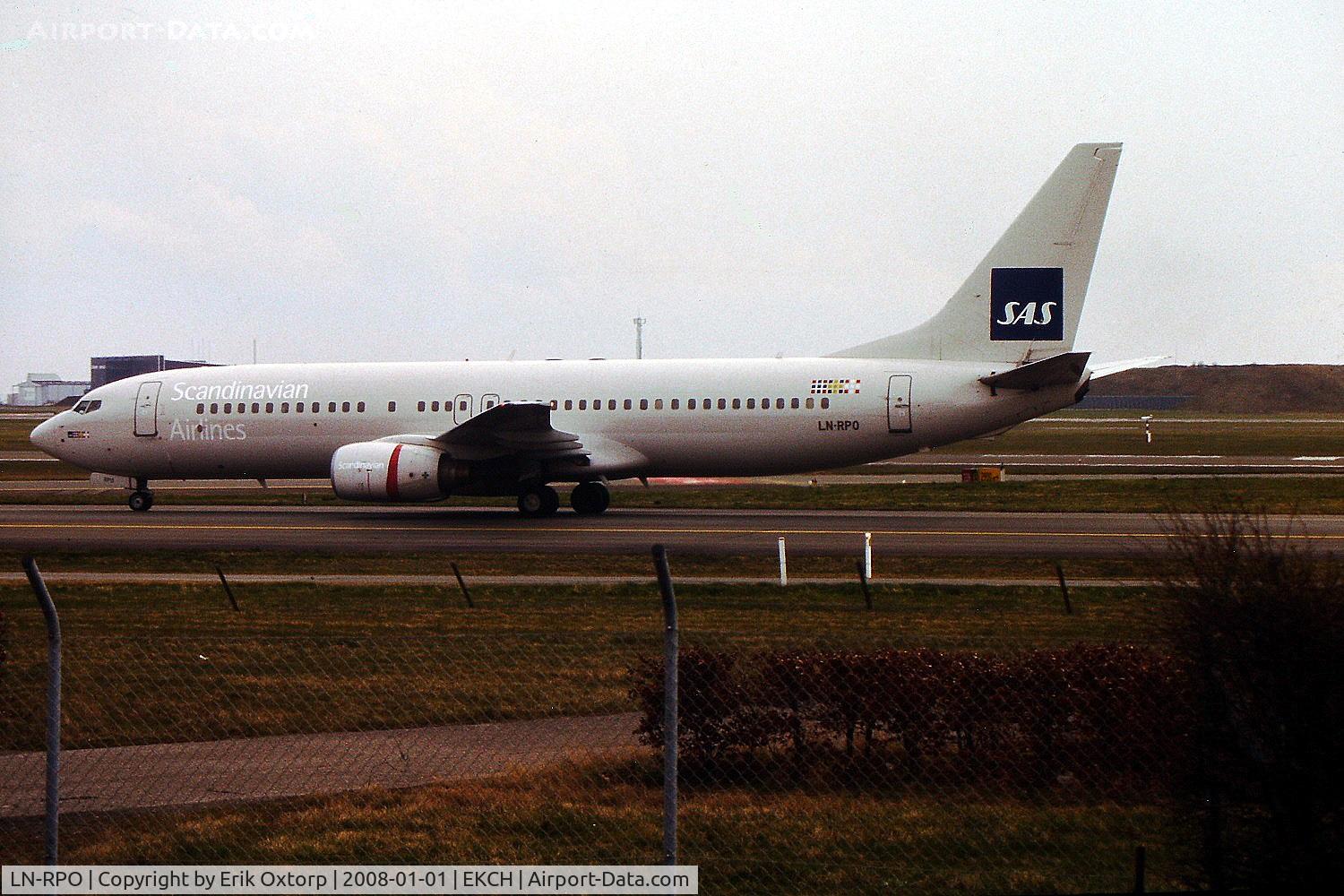 LN-RPO, 2000 Boeing 737-883 C/N 30467, LN-RPO in CPH, non standard c/s. APR12