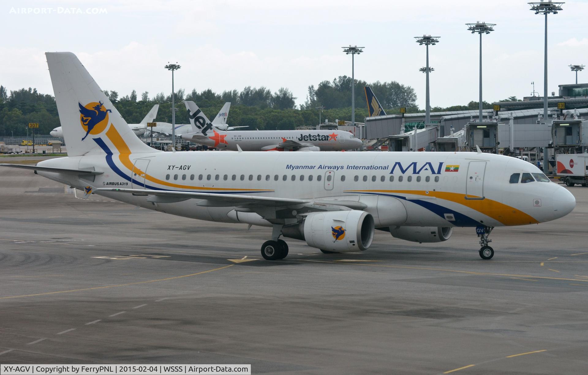 XY-AGV, 2000 Airbus A319-111 C/N 1247, MAI A319 taxiing to it's gate. Former Iberia EC-HGT.