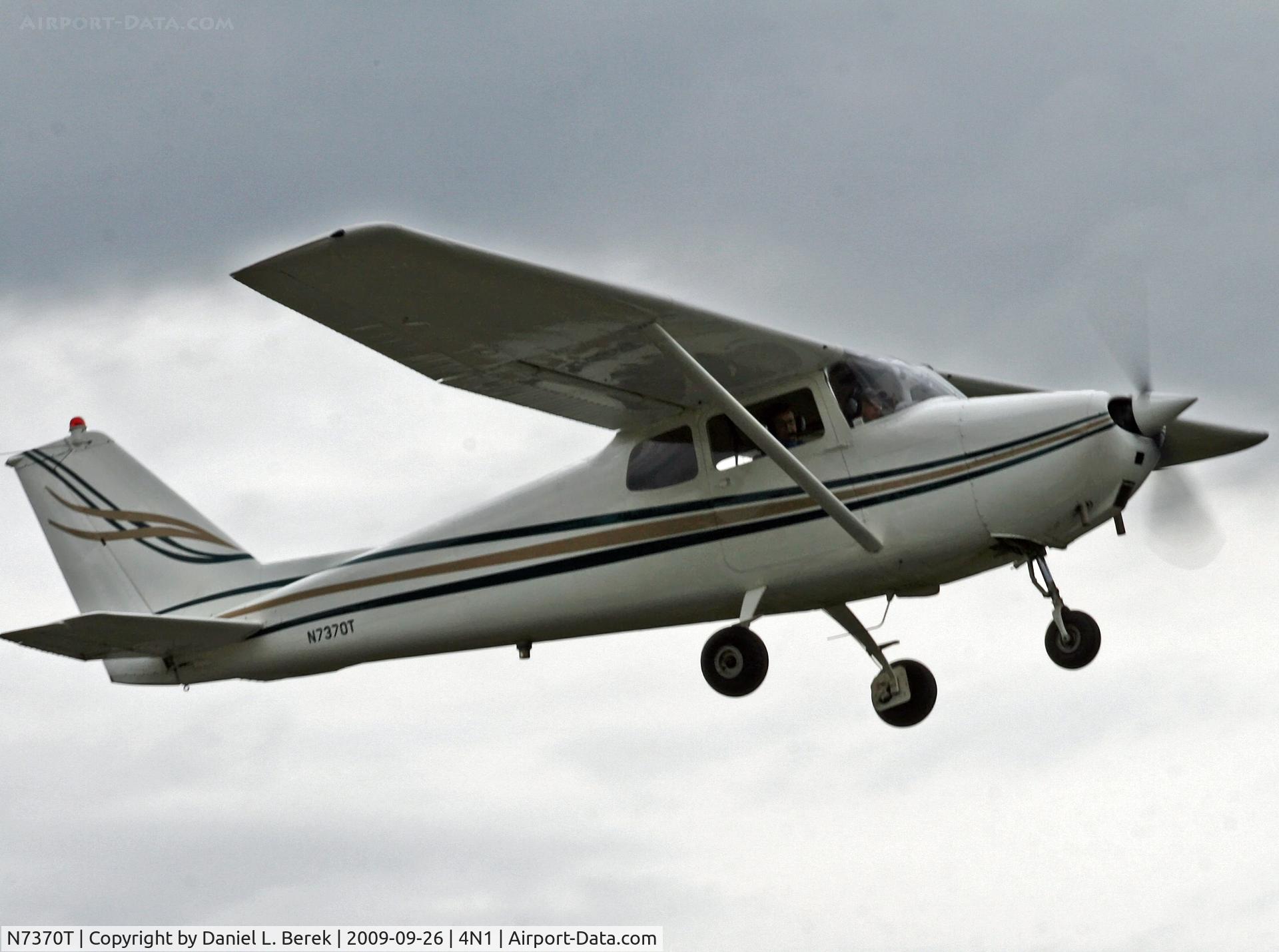 N7370T, 1959 Cessna 172A C/N 46970, This 1959 Skyhawk looks like she just received a fresh coat of paint - beautiful!