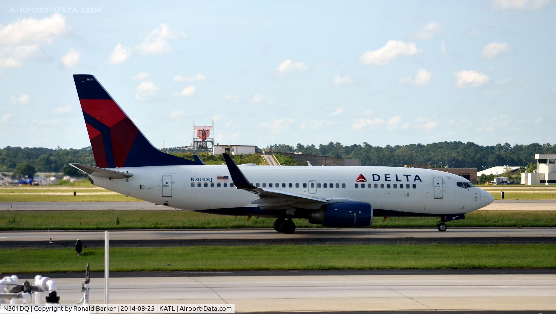 N301DQ, 2008 Boeing 737-732 C/N 29687, Taxi ATL