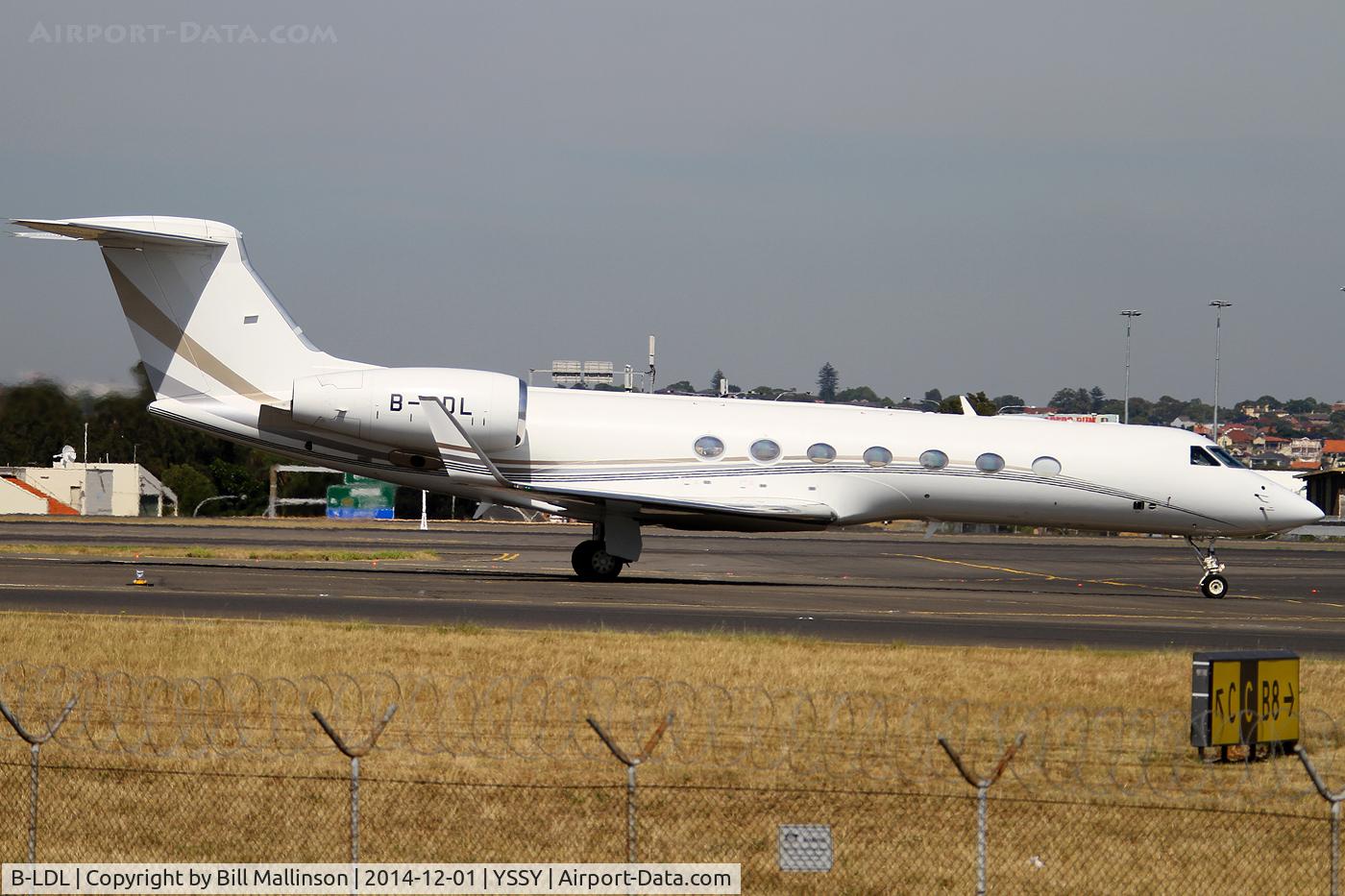 B-LDL, 2011 Gulfstream Aerospace GV-SP (G550) C/N 5335, taxiing from 34R