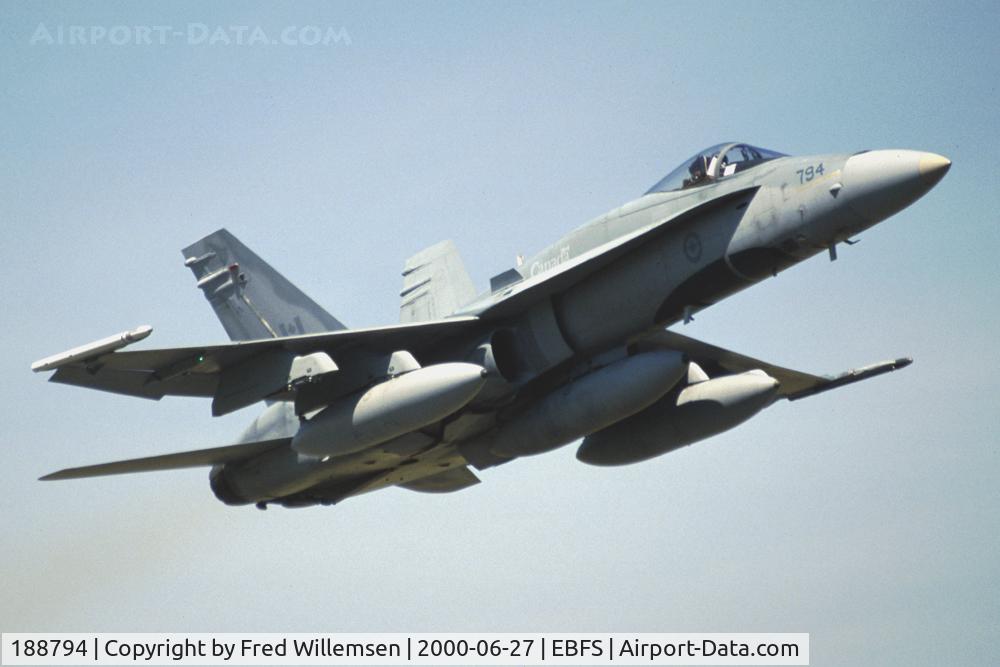 188794, 1987 McDonnell Douglas CF-188A Hornet C/N 646/A533, 425sq