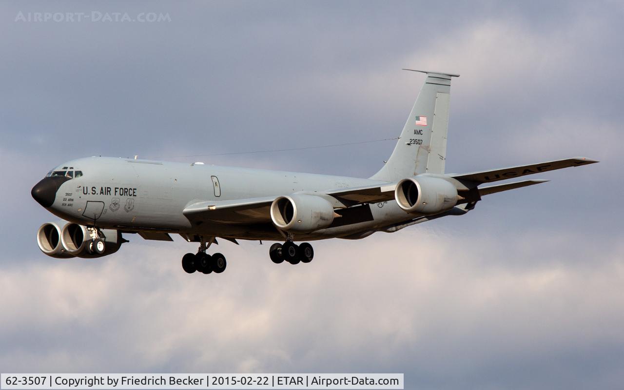 62-3507, 1962 Boeing KC-135R Stratotanker C/N 18490, on final RW26