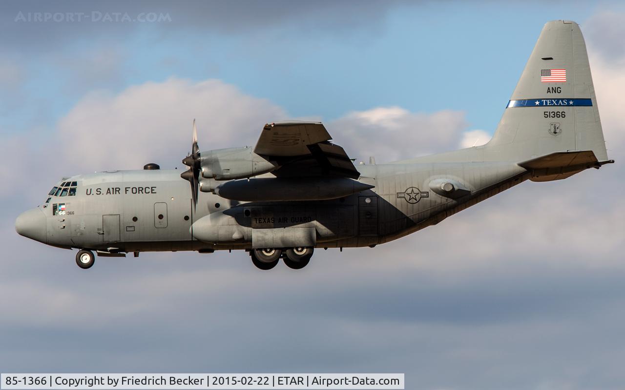 85-1366, 1985 Lockheed C-130H Hercules C/N 382-5081, on final RW26