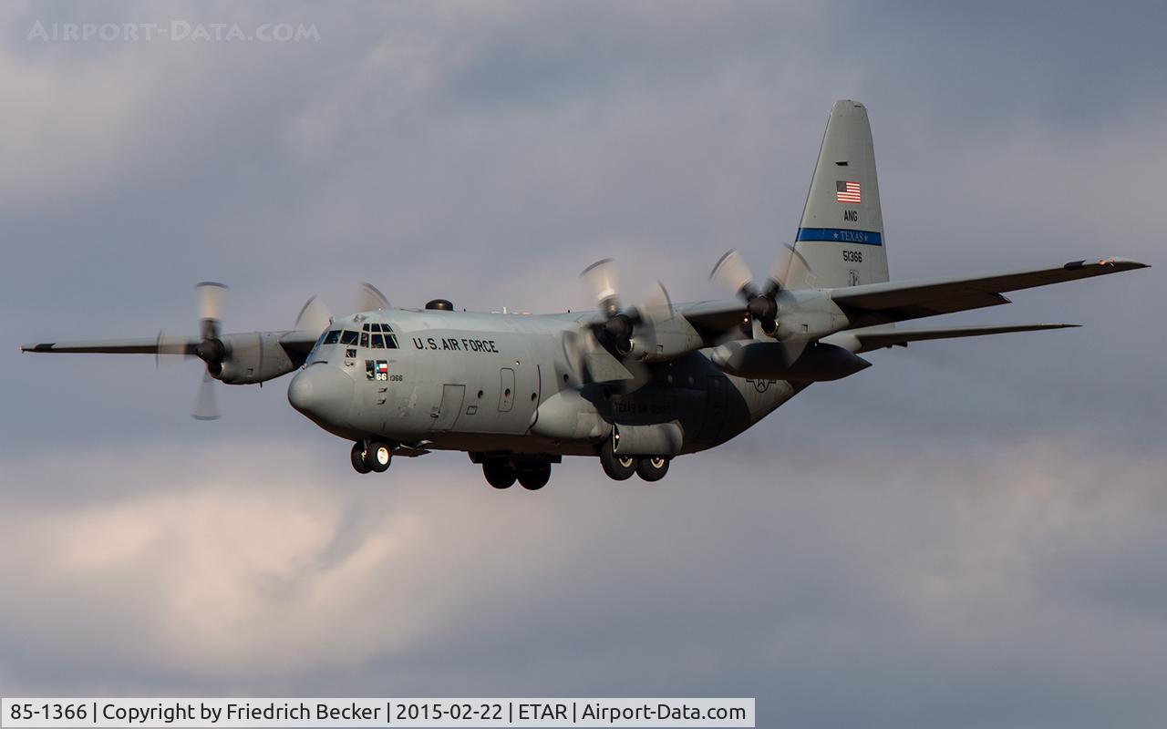 85-1366, 1985 Lockheed C-130H Hercules C/N 382-5081, on final RW26