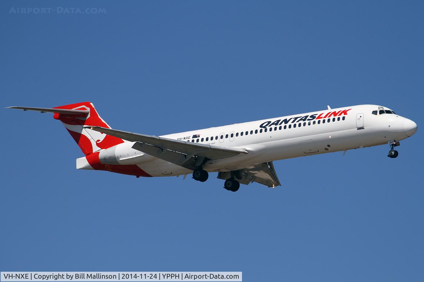 VH-NXE, 2000 Boeing 717-200 C/N 55063, finals to 21