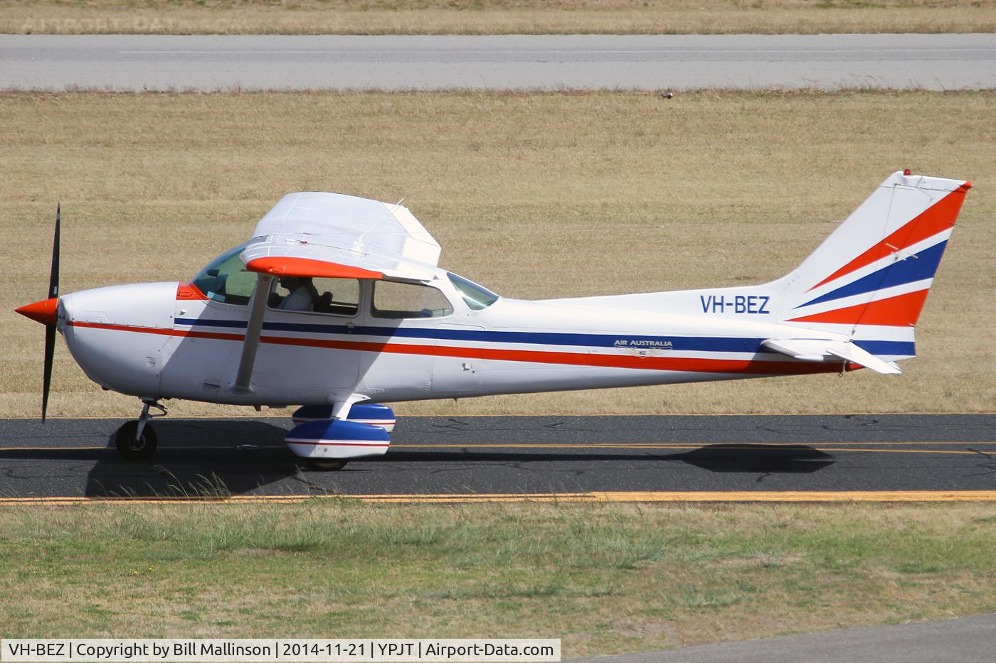 VH-BEZ, 1977 Cessna 172N C/N 17268583, taxiing to 24