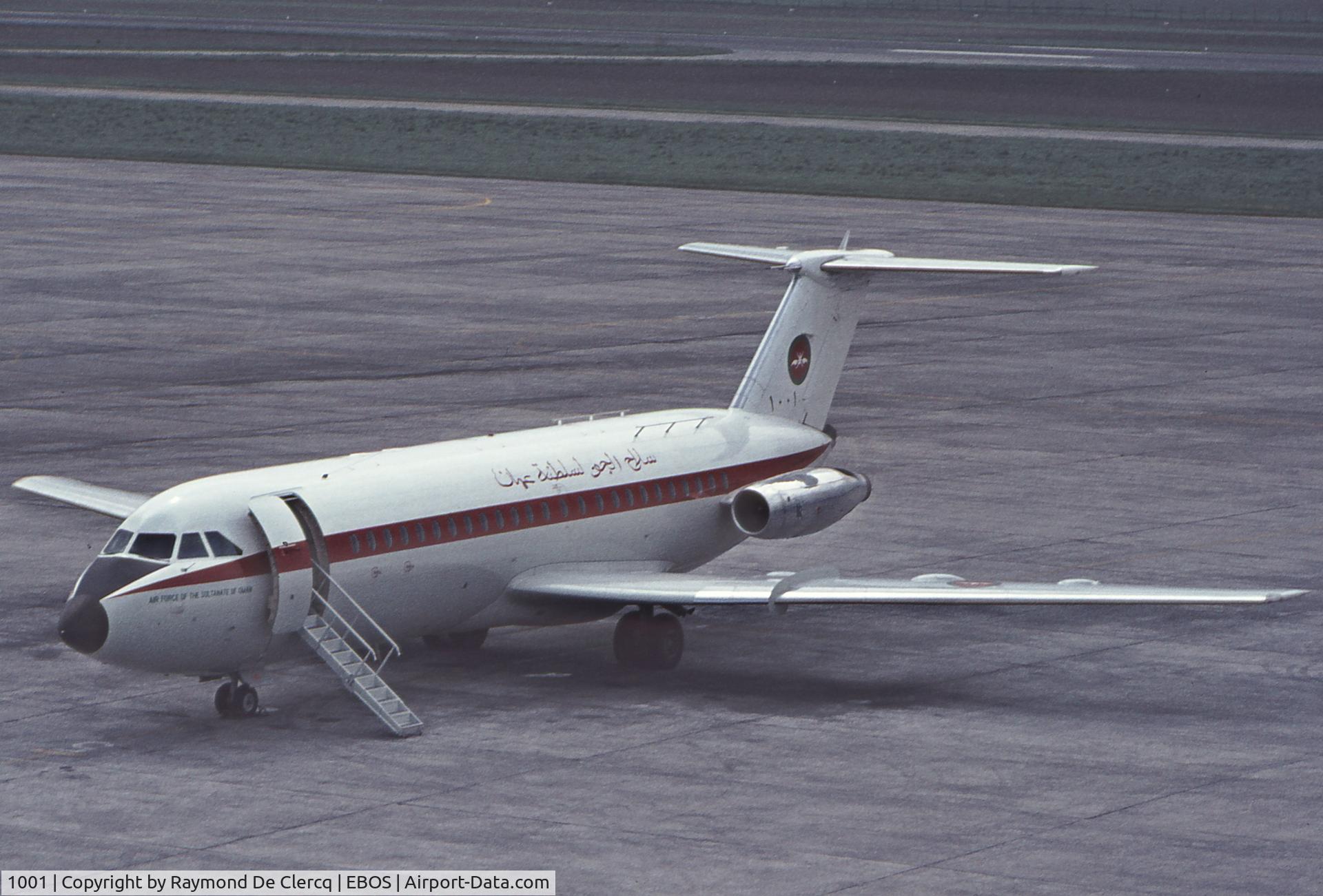 1001, 1974 BAC 111-485GD One-Eleven C/N BAC.247, Ostend airport 1975. Serial 1001 changed into 551 in July 1976.
The 3 BAC 111 of the RAFO ,551 552 and 553 were repainted in light blue c/s in 1991.