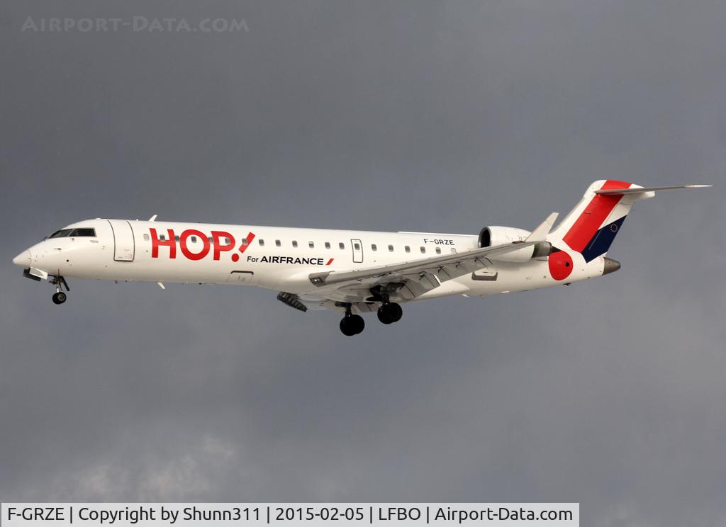 F-GRZE, 2001 Canadair CRJ-702 (CL-600-2C10) Regional Jet C/N 10032, Landing rwy 32L