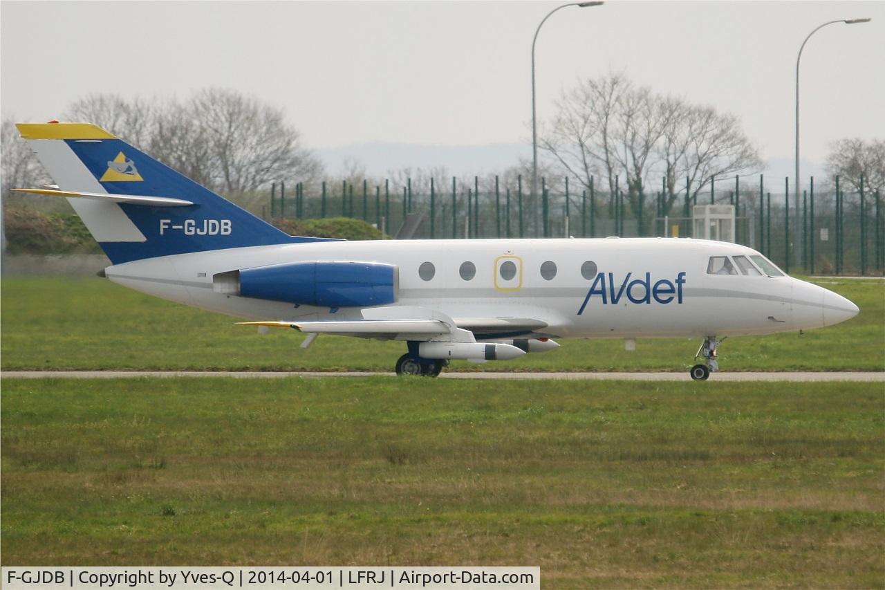 F-GJDB, 1967 Dassault Falcon 20 C/N 76, Dassault Falcon 20C, Taxiing to holding point Rwy 08, Landivisiau Naval Air Base (LFRJ)