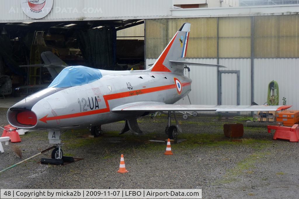 48, Dassault Super Mystere B.2 C/N 48, Parked