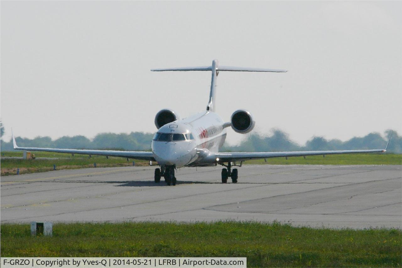 F-GRZO, 2007 Canadair CRJ-700 (CL-600-2C10) Regional Jet C/N 10265, Canadair Regional Jet CRJ-702, Taxiing to boarding area, Brest-Bretagne Airport (LFRB-BES)