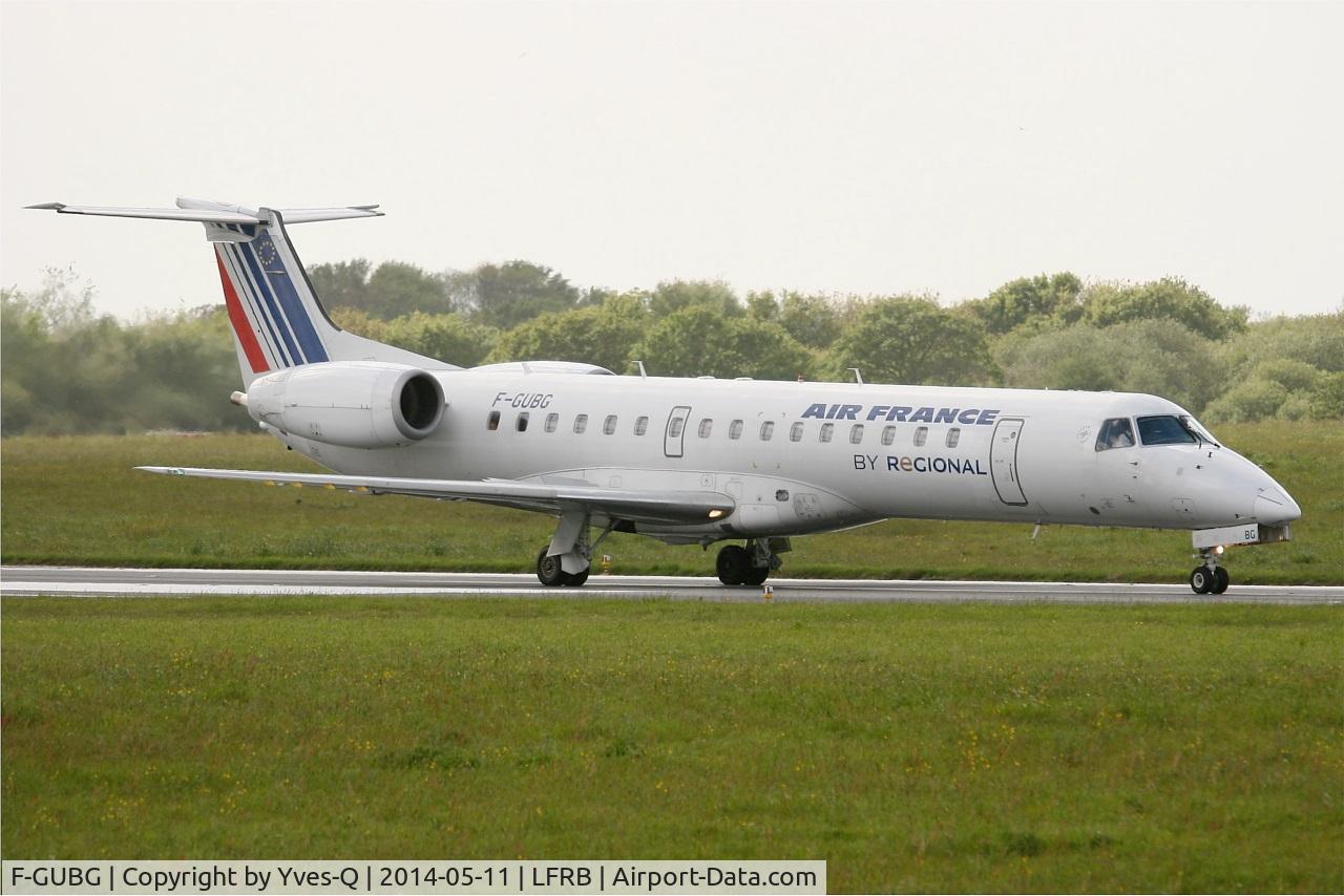 F-GUBG, 2005 Embraer EMB-145MP (ERJ-145MP) C/N 145890, Embraer EMB-145MP , Taxiing to holding point rwy 25L, Brest-Bretagne Airport (LFRB-BES)