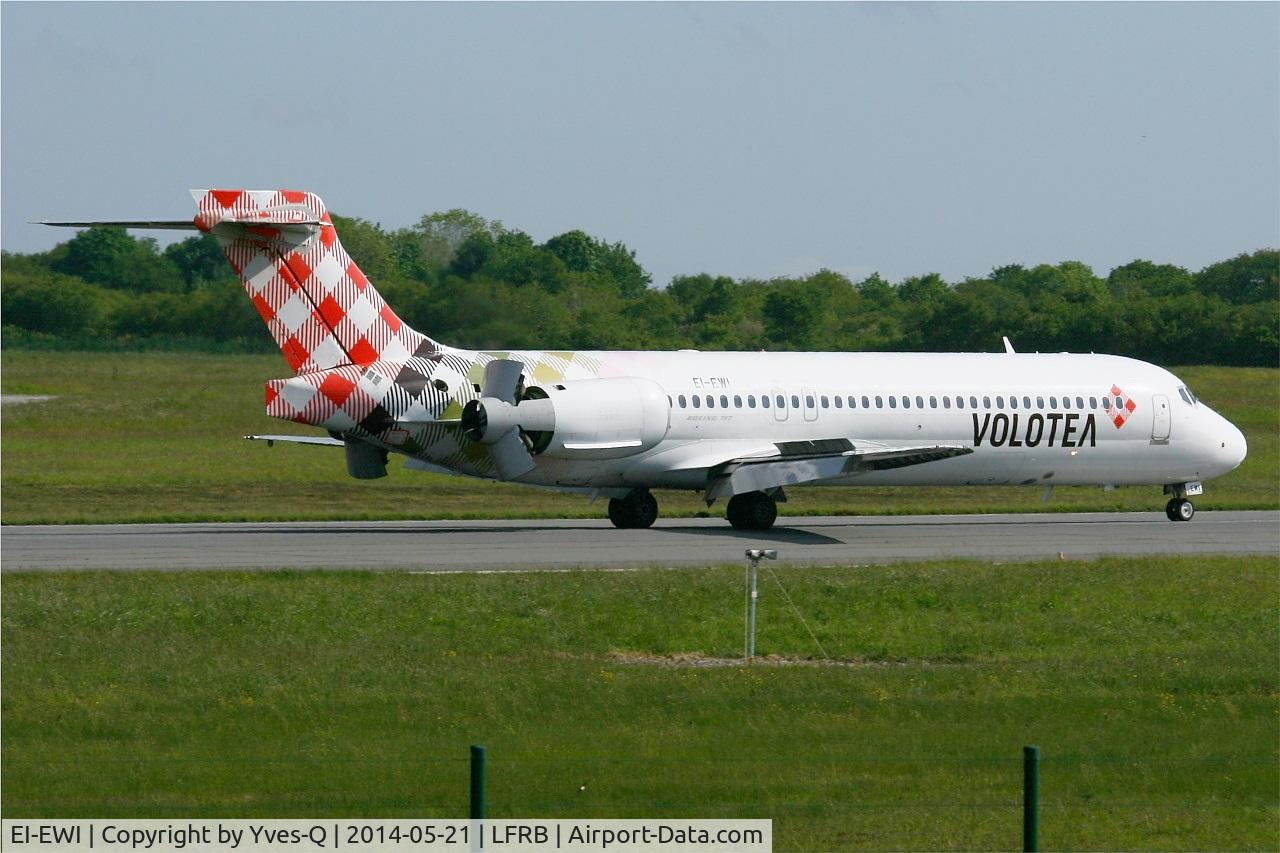 EI-EWI, 2003 Boeing 717-2BL C/N 55170, Boeing 717-2BL, Reverse thrust landing rwy 07R, Brest-Bretagne Airport (LFRB-BES)