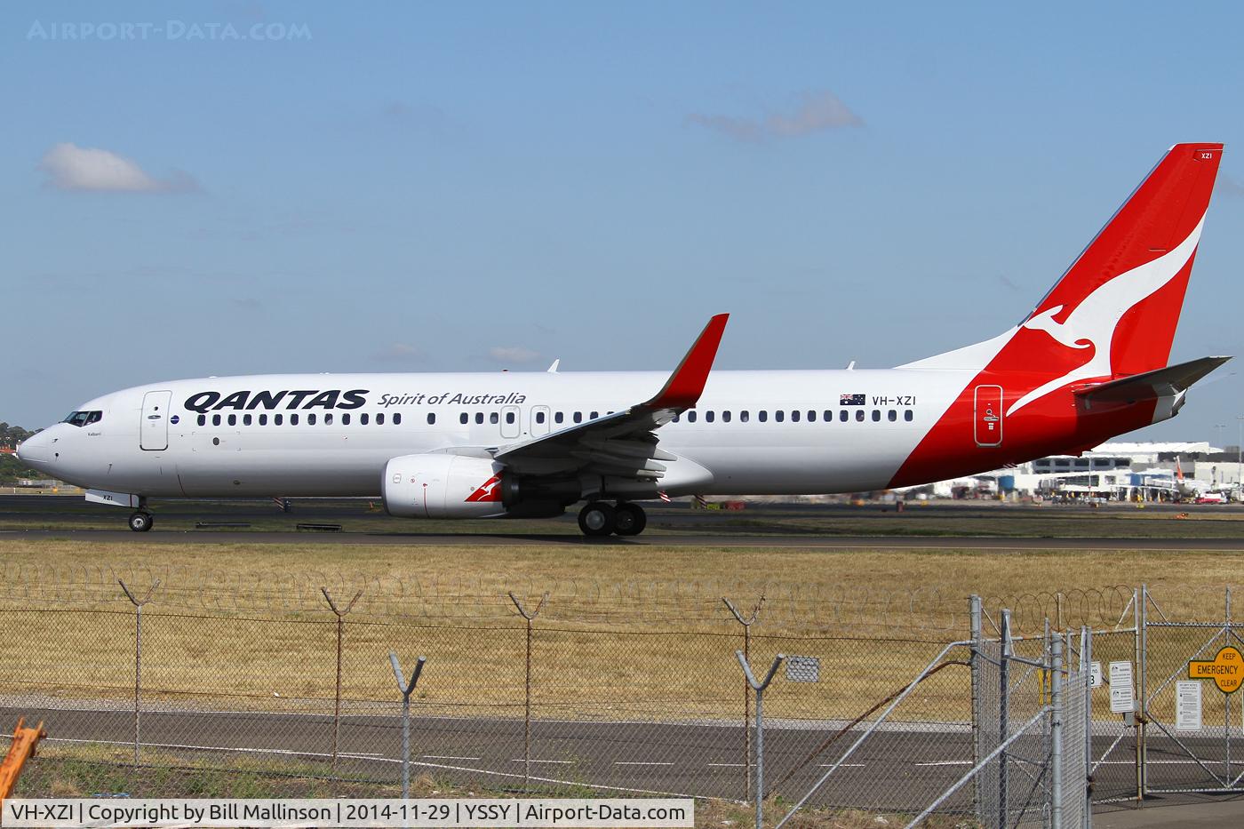 VH-XZI, 2013 Boeing 737-838 C/N 39364, taxiing to 34R