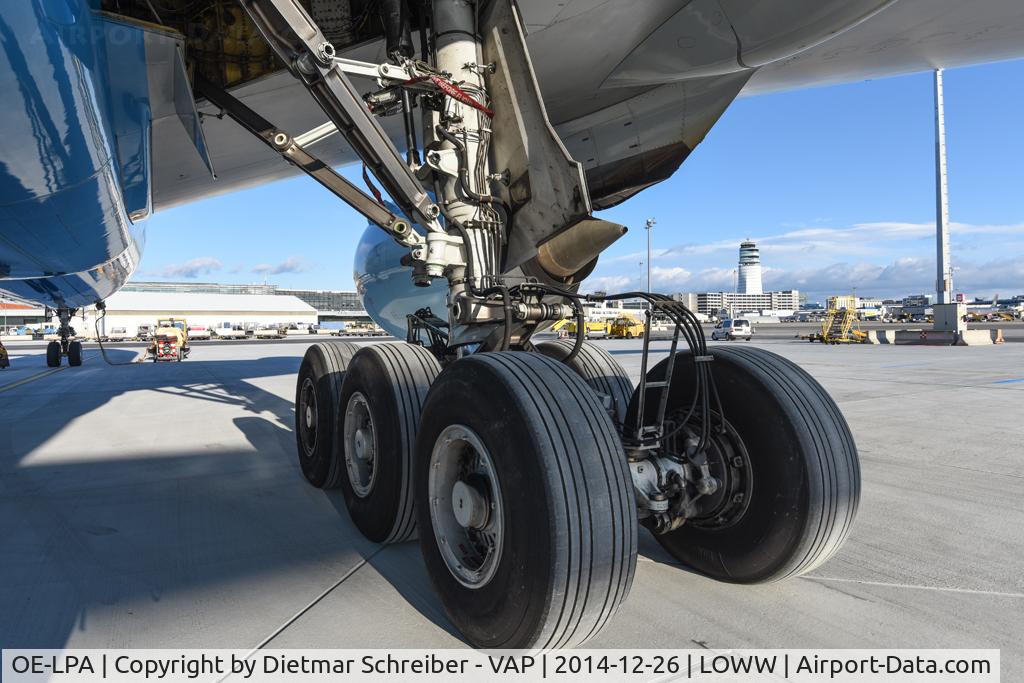 OE-LPA, 1997 Boeing 777-2Z9/ER C/N 28698, Austrian Airlines Boeing 777-200