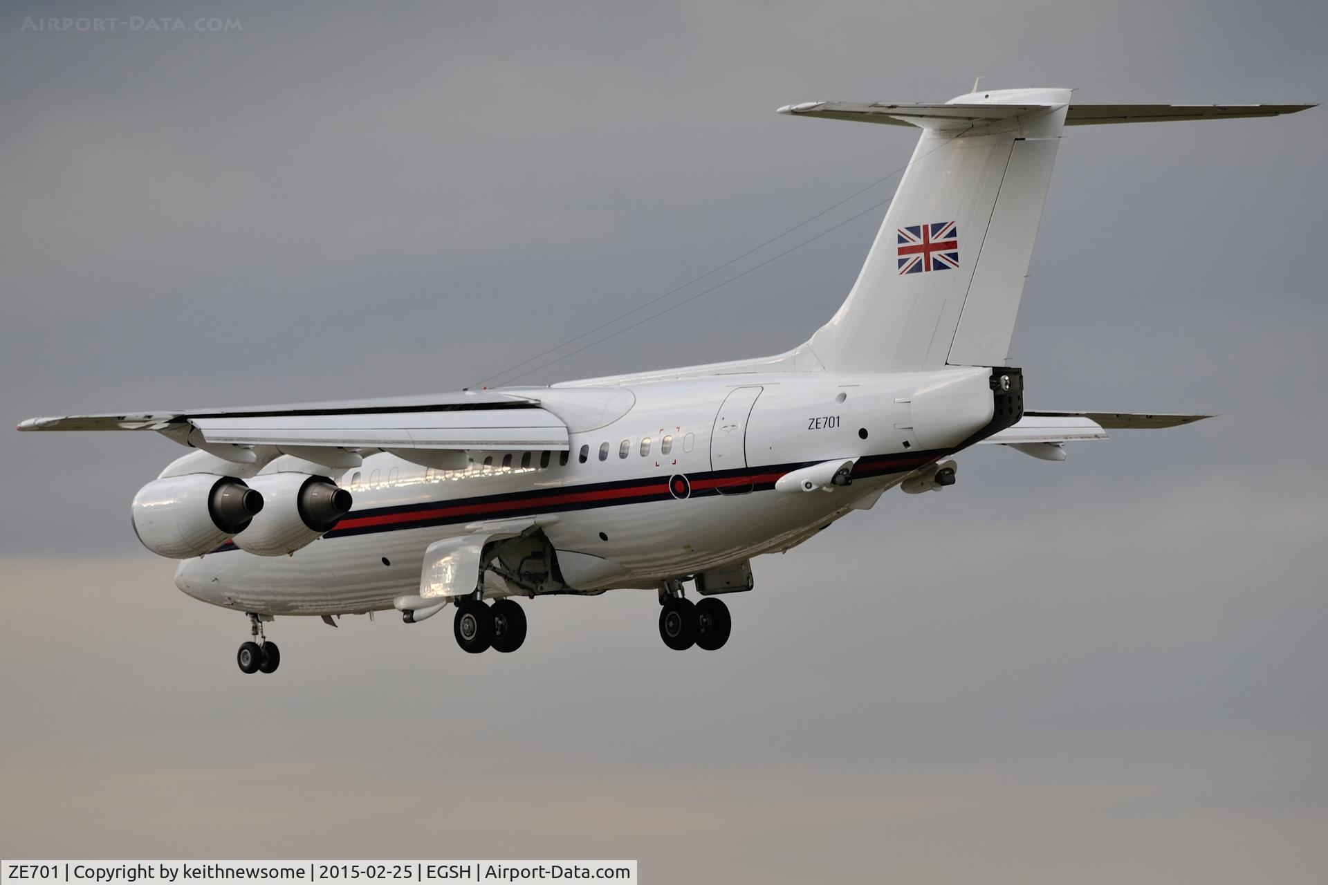 ZE701, 1985 British Aerospace BAe.146 CC.2 C/N E1029, Over the piano keys.