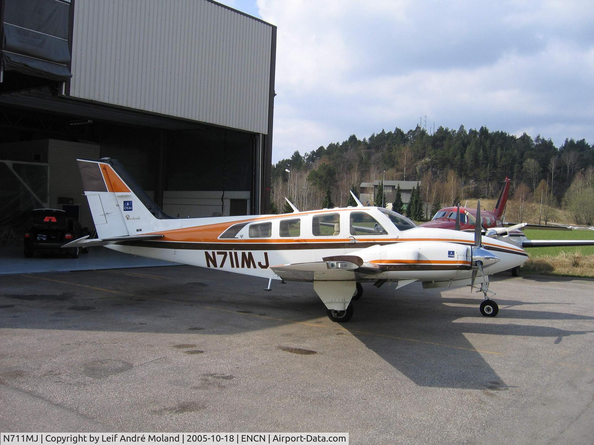 N711MJ, 1978 Beech 58P Baron C/N TJ-151, Exterior