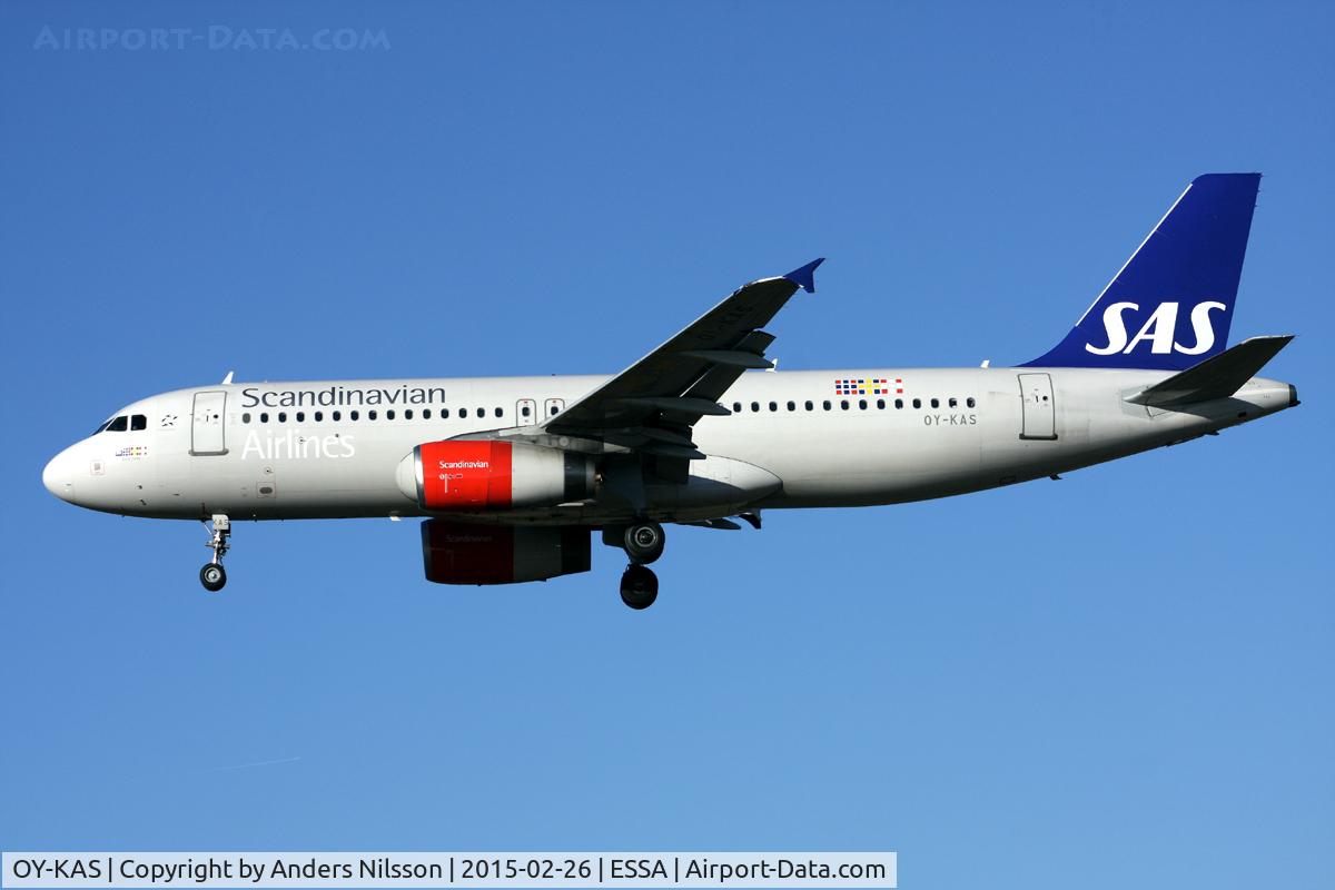 OY-KAS, 2007 Airbus A320-232 C/N 3335, On short final runway 26.