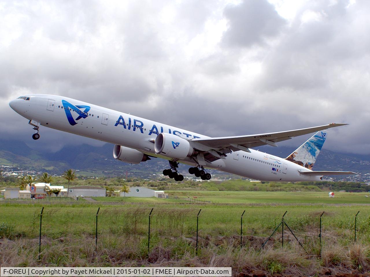 F-OREU, 2010 Boeing 777-39M/ER C/N 37434, Take off rwy 12