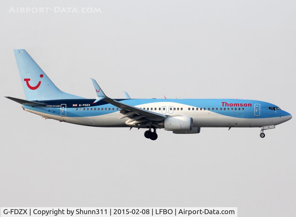 G-FDZX, 2011 Boeing 737-8K5 C/N 37258, Landing rwy 32L in new c/s and with additional scimitar winglet equipment...