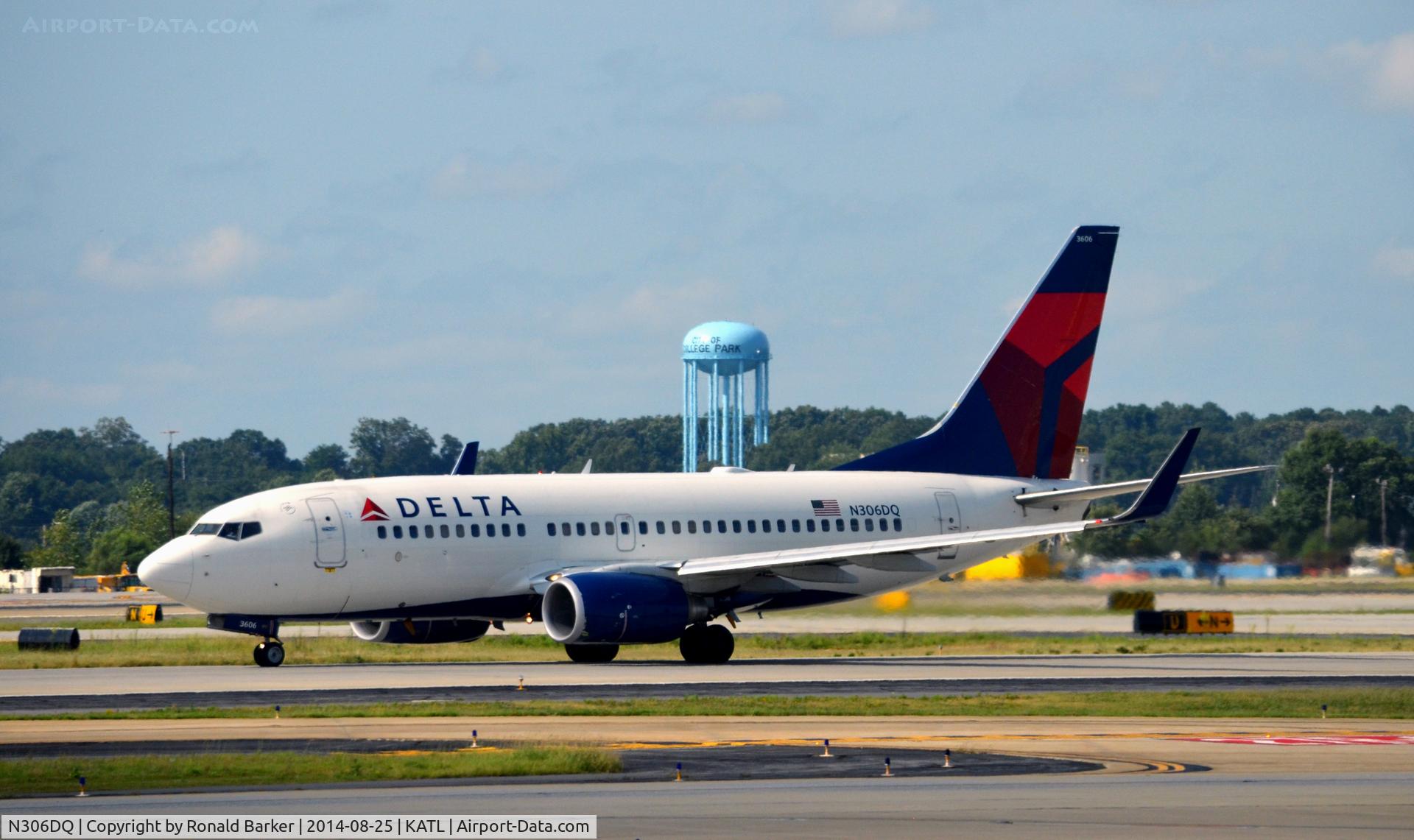 N306DQ, 2008 Boeing 737-732 C/N 29633, Takeoff roll Atlanta