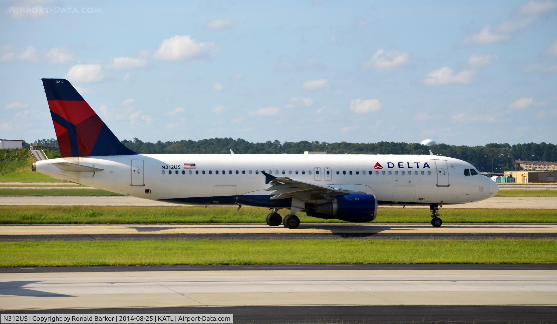 N312US, 1990 Airbus A320-211 C/N 152, Taxi Atlanta
