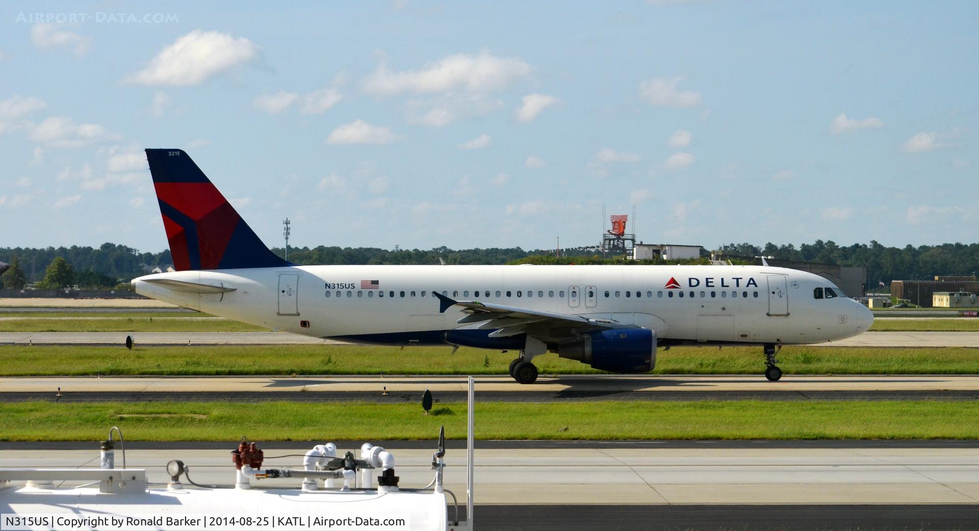 N315US, 1991 Airbus A320-211 C/N 171, Taxi Atlanta