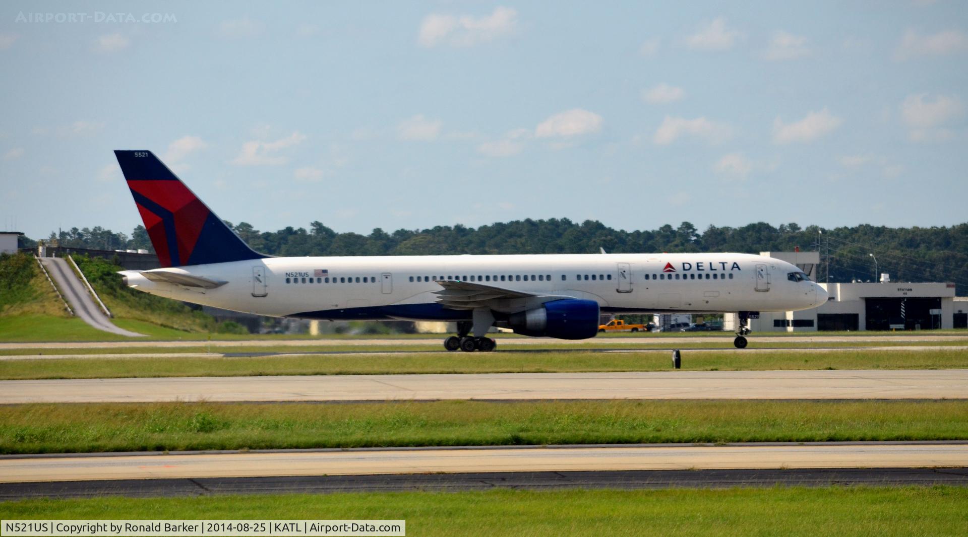 N521US, 1986 Boeing 757-251 C/N 23209, Taxi to gate Atlanta
